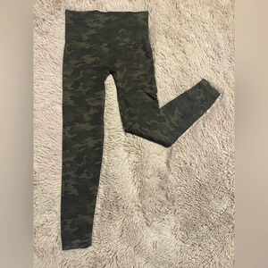 SPANX Look at Me Now Seamless Green Camo Leggings‎ Size Large
